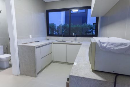 Casa de condomínio à venda com 410m², 4 quartos e 6 vagasÁrea de Serviço