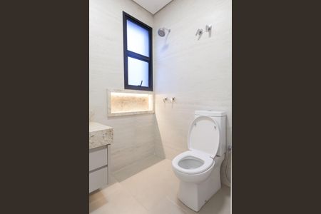 Casa de condomínio à venda com 410m², 4 quartos e 6 vagasBanheiro da Suíte 2