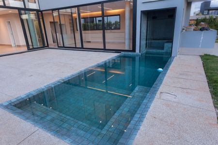 Casa de condomínio à venda com 410m², 4 quartos e 6 vagasPiscina