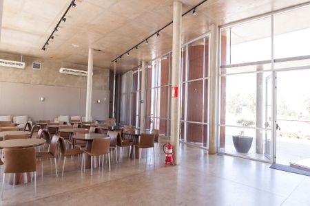 Casa de condomínio à venda com 410m², 4 quartos e 6 vagasÁrea comum - Salão de festas