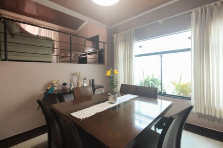 Casa à venda com 180m², 2 quartos e 2 vagasSala de Jantar 