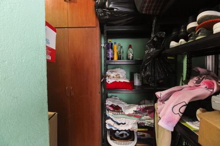 Casa à venda com 180m², 2 quartos e 2 vagasÁrea de Serviço - Quarto e Banheiro de Serviço 