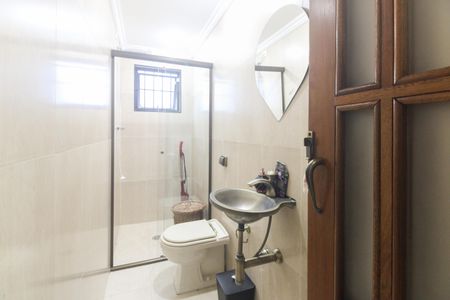 Casa à venda com 180m², 2 quartos e 2 vagasBanheiro Social 
