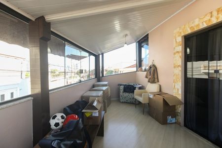 Casa à venda com 180m², 2 quartos e 2 vagasVaranda - Sala 
