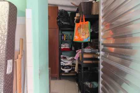 Casa à venda com 180m², 2 quartos e 2 vagasÁrea de Serviço - Quarto e Banheiro de Serviço 