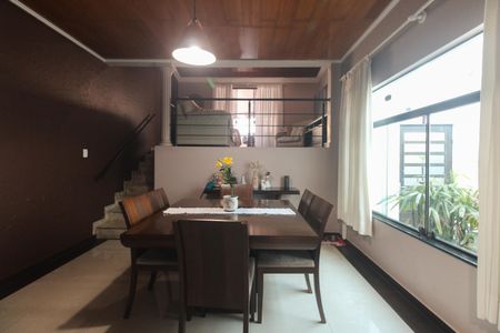 Casa à venda com 180m², 2 quartos e 2 vagasSala de Jantar 