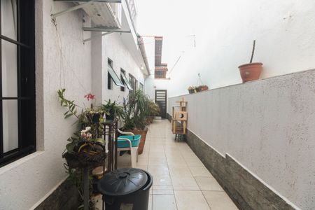 Casa à venda com 180m², 2 quartos e 2 vagasQuintal Lateral 