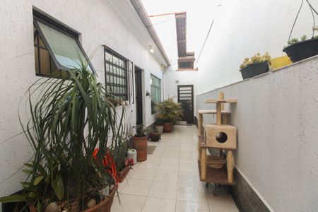 Casa à venda com 180m², 2 quartos e 2 vagasQuintal Lateral 