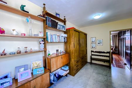 Casa à venda com 390m², 3 quartos e 4 vagas Casa à venda com 390m², 3 quartos e 4 vagasHall