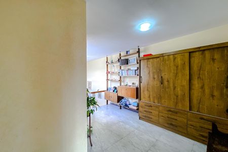 Casa à venda com 390m², 3 quartos e 4 vagas Casa à venda com 390m², 3 quartos e 4 vagasHall