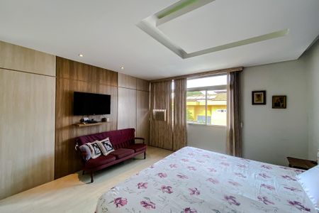 Casa à venda com 390m², 3 quartos e 4 vagas Casa à venda com 390m², 3 quartos e 4 vagasQuarto 1 - Suíte