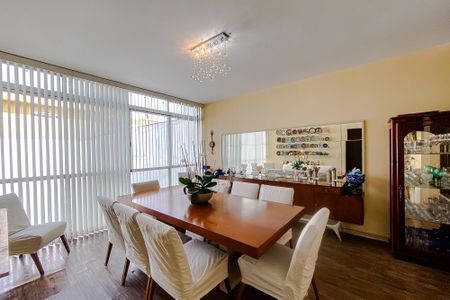 Casa à venda com 390m², 3 quartos e 4 vagas Casa à venda com 390m², 3 quartos e 4 vagasSala de Jantar