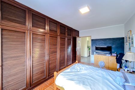 Casa à venda com 390m², 3 quartos e 4 vagas Casa à venda com 390m², 3 quartos e 4 vagasQuarto 2