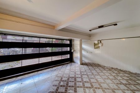 Casa à venda com 390m², 3 quartos e 4 vagas Casa à venda com 390m², 3 quartos e 4 vagasGaragem