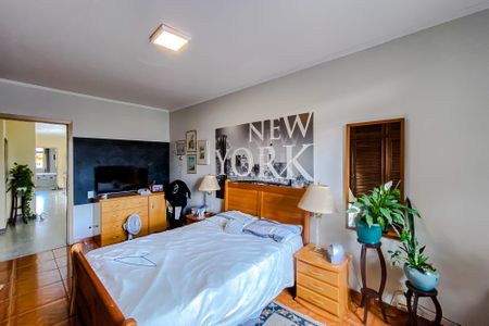 Casa à venda com 390m², 3 quartos e 4 vagas Casa à venda com 390m², 3 quartos e 4 vagasQuarto 2