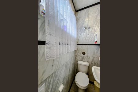 Casa à venda com 390m², 3 quartos e 4 vagas Casa à venda com 390m², 3 quartos e 4 vagasLavabo