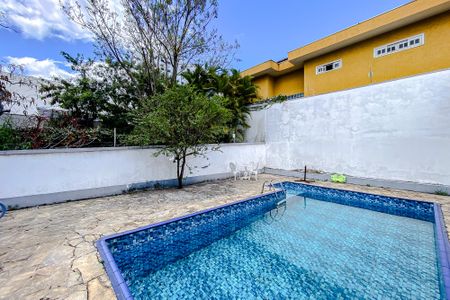 Casa à venda com 390m², 3 quartos e 4 vagas Casa à venda com 390m², 3 quartos e 4 vagasPiscina