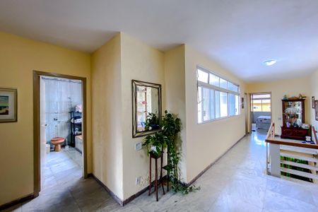 Casa à venda com 390m², 3 quartos e 4 vagas Casa à venda com 390m², 3 quartos e 4 vagasHall