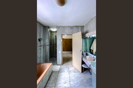 Casa à venda com 390m², 3 quartos e 4 vagas Casa à venda com 390m², 3 quartos e 4 vagasBanheiro