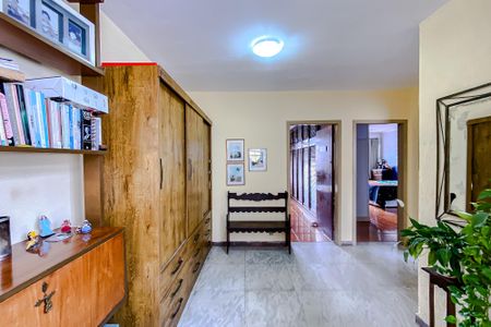 Casa à venda com 390m², 3 quartos e 4 vagas Casa à venda com 390m², 3 quartos e 4 vagasHall