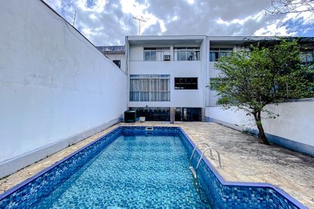 Casa à venda com 390m², 3 quartos e 4 vagas Casa à venda com 390m², 3 quartos e 4 vagasPiscina