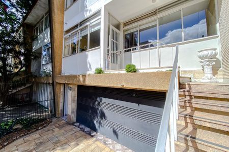 Casa à venda com 390m², 3 quartos e 4 vagas Casa à venda com 390m², 3 quartos e 4 vagasEntrada