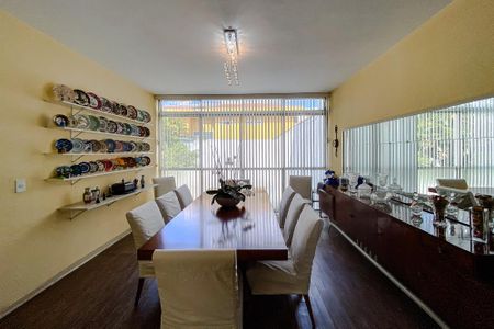 Casa à venda com 390m², 3 quartos e 4 vagas Casa à venda com 390m², 3 quartos e 4 vagasSala de Jantar