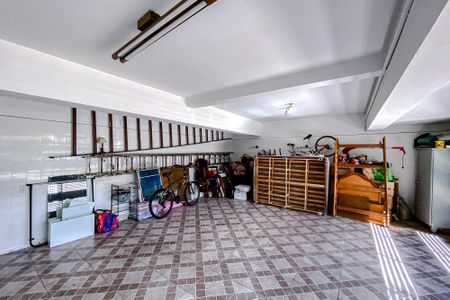 Casa à venda com 390m², 3 quartos e 4 vagas Casa à venda com 390m², 3 quartos e 4 vagasGaragem