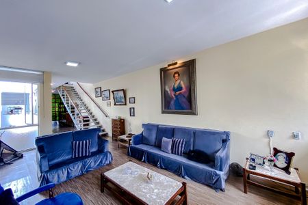 Casa à venda com 390m², 3 quartos e 4 vagas Casa à venda com 390m², 3 quartos e 4 vagasSala