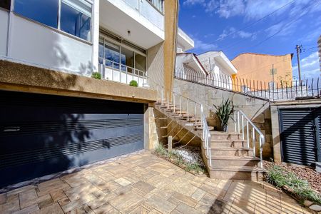 Casa à venda com 390m², 3 quartos e 4 vagas Casa à venda com 390m², 3 quartos e 4 vagasEntrada