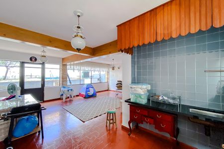 Casa à venda com 390m², 3 quartos e 4 vagas Casa à venda com 390m², 3 quartos e 4 vagasSalão