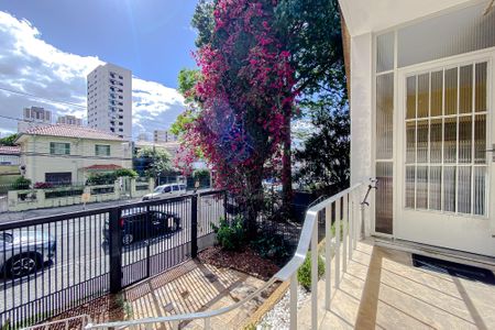 Casa à venda com 390m², 3 quartos e 4 vagas Casa à venda com 390m², 3 quartos e 4 vagasEntrada