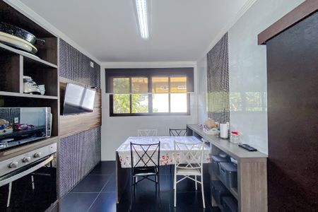 Casa à venda com 390m², 3 quartos e 4 vagas Casa à venda com 390m², 3 quartos e 4 vagasCozinha