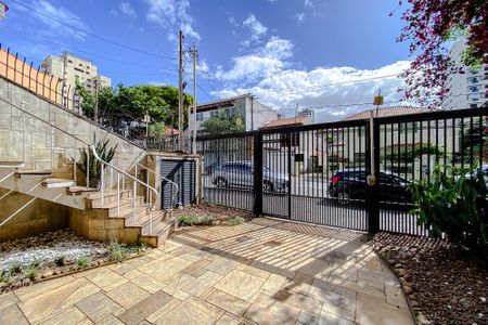 Casa à venda com 390m², 3 quartos e 4 vagas Casa à venda com 390m², 3 quartos e 4 vagasEntrada