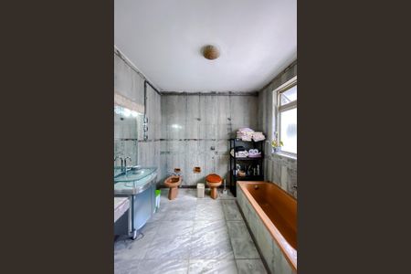 Casa à venda com 390m², 3 quartos e 4 vagas Casa à venda com 390m², 3 quartos e 4 vagasBanheiro