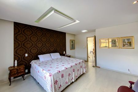 Casa à venda com 390m², 3 quartos e 4 vagas Casa à venda com 390m², 3 quartos e 4 vagasQuarto 1 - Suíte