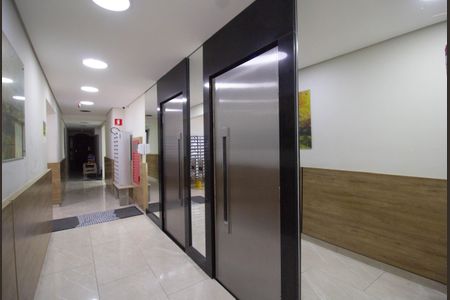 Apartamento à venda com 58m², 2 quartos e 1 vaga Apartamento à venda com 58m², 2 quartos e 1 vagaHall social