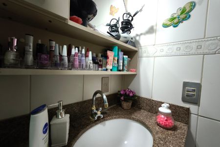 Apartamento à venda com 57m², 2 quartos e 1 vaga Apartamento à venda com 57m², 2 quartos e 1 vagaBanheiro