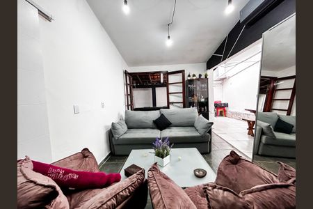 Casa à venda com 196m², 3 quartos e sem vaga Casa à venda com 196m², 3 quartos e sem vagaSala