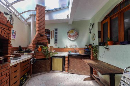 Casa à venda com 150m², 4 quartos e 2 vagas Casa à venda com 150m², 4 quartos e 2 vagasÁrea comum - Churrasqueira