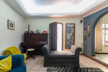 Casa à venda com 150m², 4 quartos e 2 vagas Casa à venda com 150m², 4 quartos e 2 vagasSala