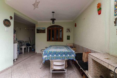 Casa à venda com 150m², 4 quartos e 2 vagas Casa à venda com 150m², 4 quartos e 2 vagasÁrea comum - Churrasqueira