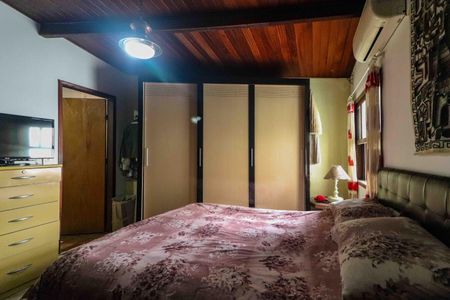 Casa à venda com 150m², 4 quartos e 2 vagas Casa à venda com 150m², 4 quartos e 2 vagasSuíte