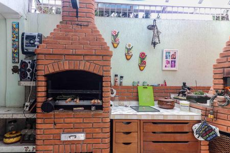 Casa à venda com 150m², 4 quartos e 2 vagas Casa à venda com 150m², 4 quartos e 2 vagasÁrea comum - Churrasqueira