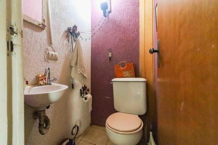 Casa à venda com 150m², 4 quartos e 2 vagas Casa à venda com 150m², 4 quartos e 2 vagasBanheiro de Serviço