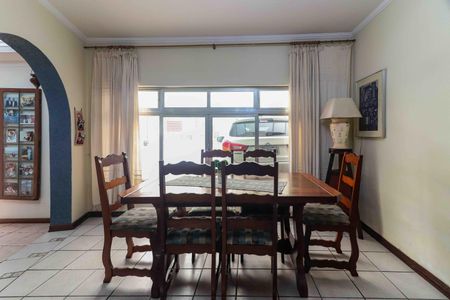 Casa à venda com 150m², 4 quartos e 2 vagas Casa à venda com 150m², 4 quartos e 2 vagasSala de Jantar