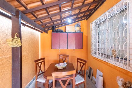 Casa de condomínio para alugar com 74m², 2 quartos e 2 vagas Casa de condomínio para alugar com 74m², 2 quartos e 2 vagasÁrea externa