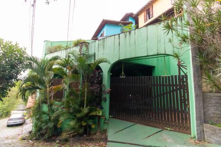 Casa à venda com 329m², 4 quartos e 2 vagasFachada