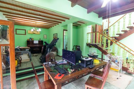 Casa à venda com 329m², 4 quartos e 2 vagasSala