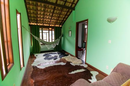 Casa à venda com 329m², 4 quartos e 2 vagasHall